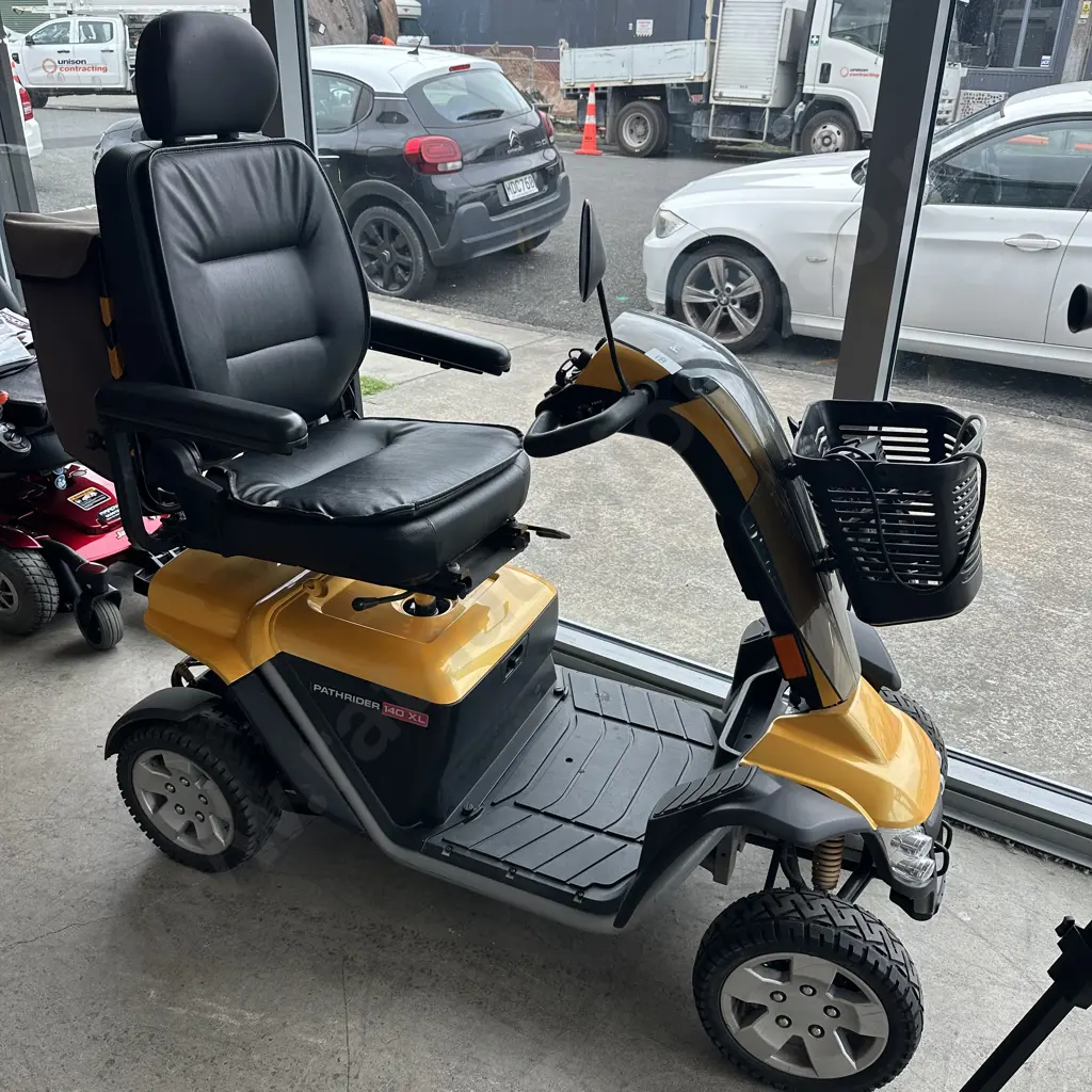 Electric mobility scooter, working well -Pride Pathrider 140XL Image 1++