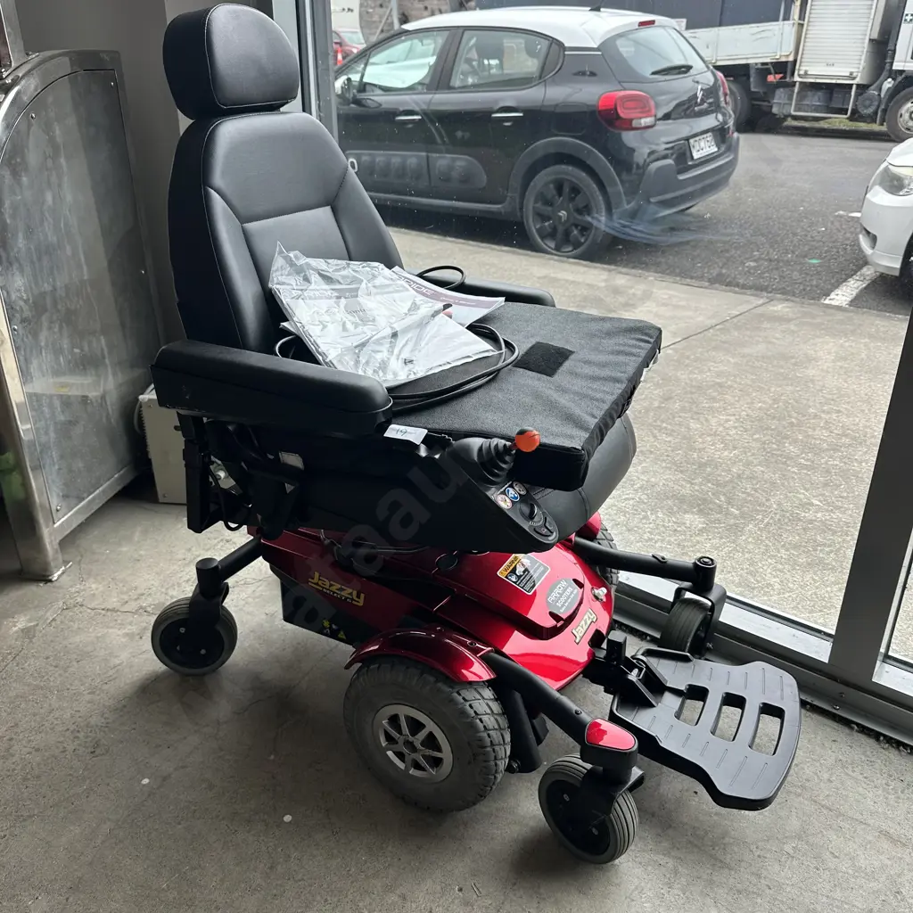 Jazzy electric wheelchair only 1 year old Image 1++