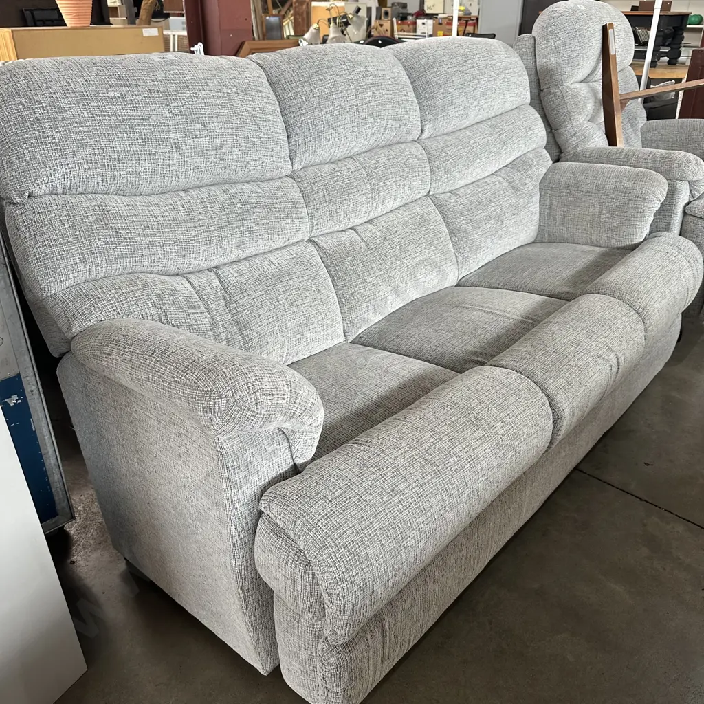 Matching La-Z-Boy sofa Image 1++