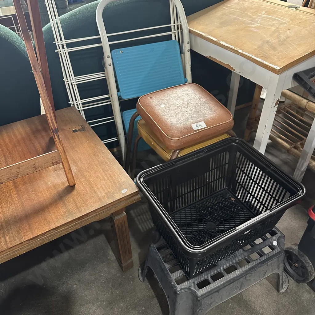 horse, 2 steps, 2 stools, basket Image 1++