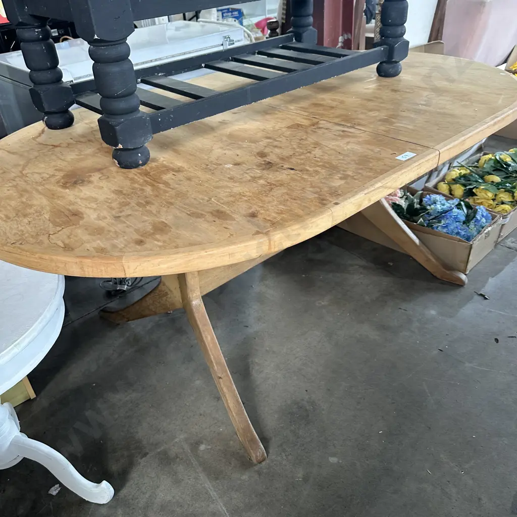 average dining table Image 1++