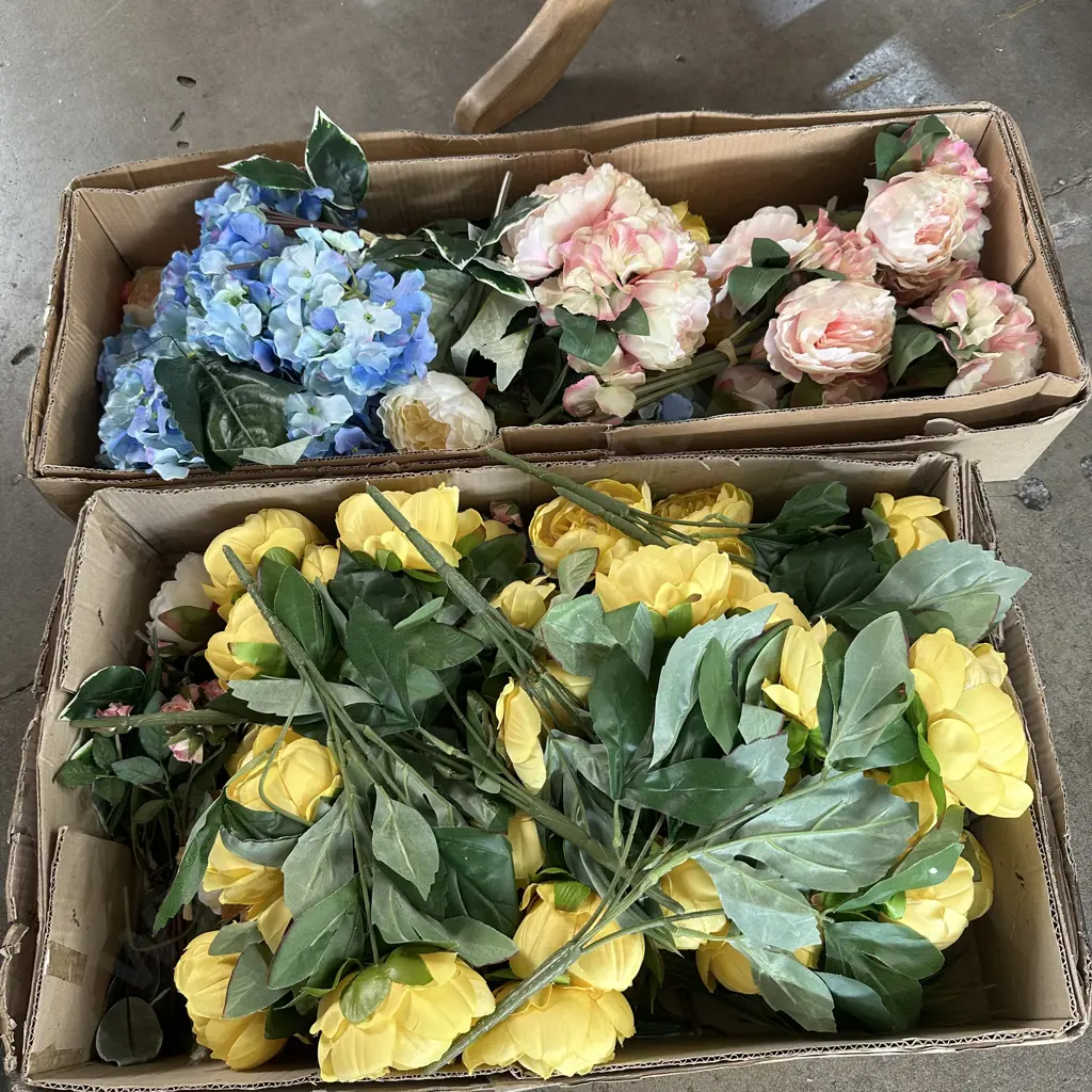 2 box fake flowers Image 1++