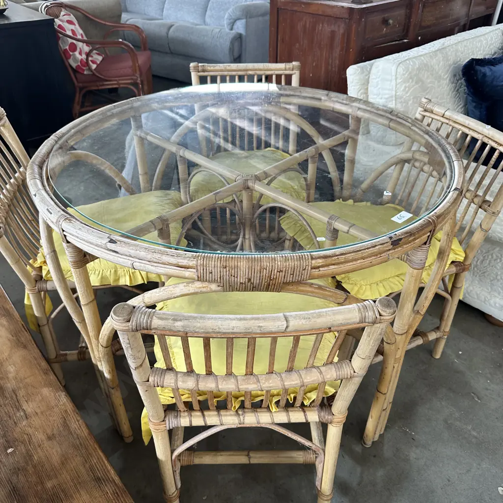 average cane breakfast table and chairs Image 1++