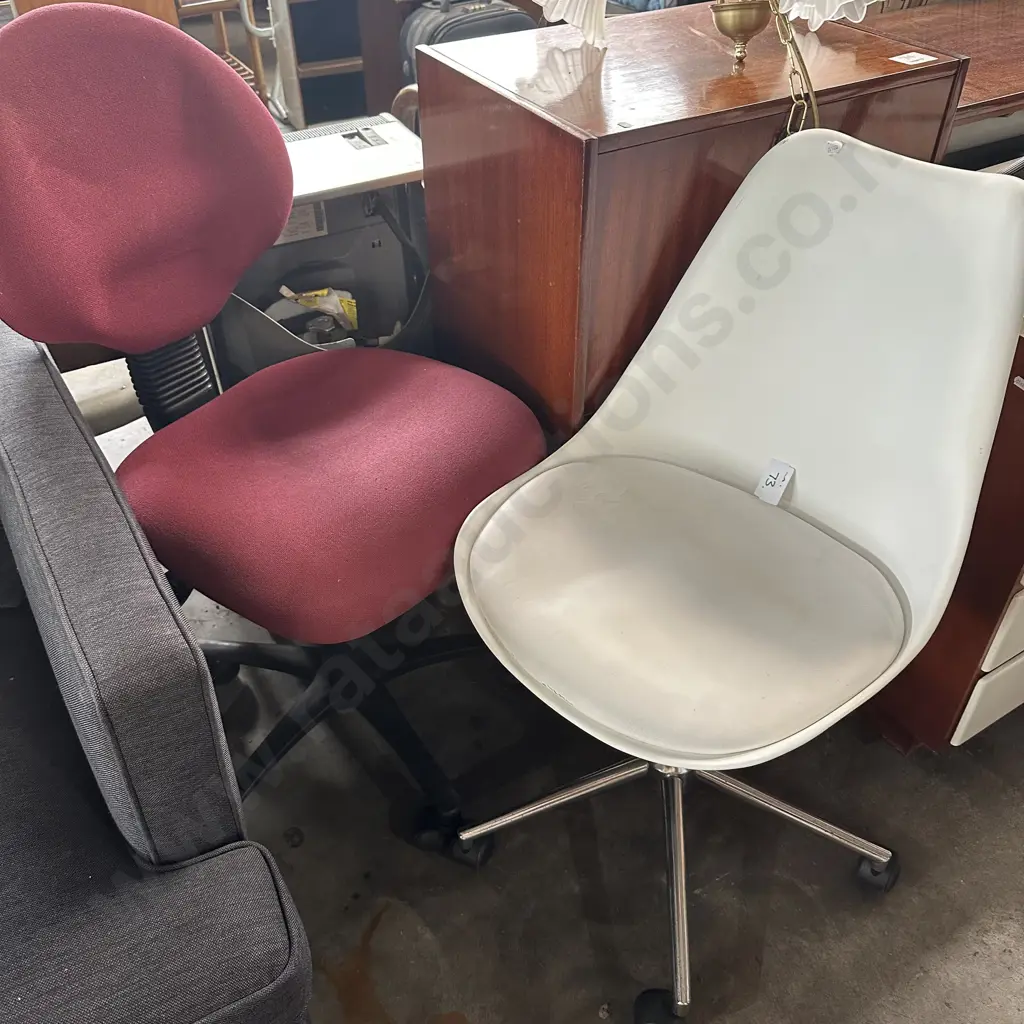 2 x chairs Image 1++