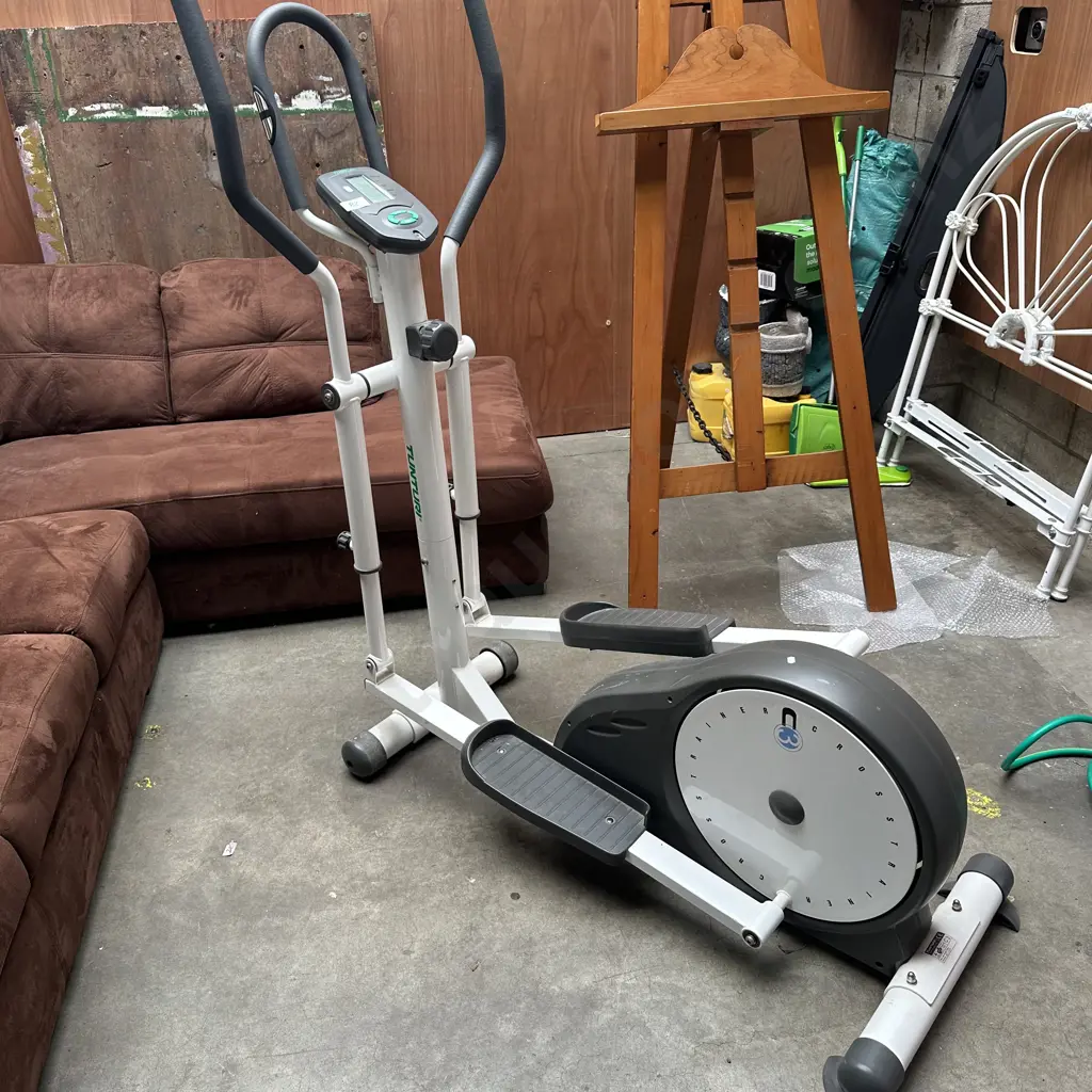 Tunturi cross trainer Image 1++