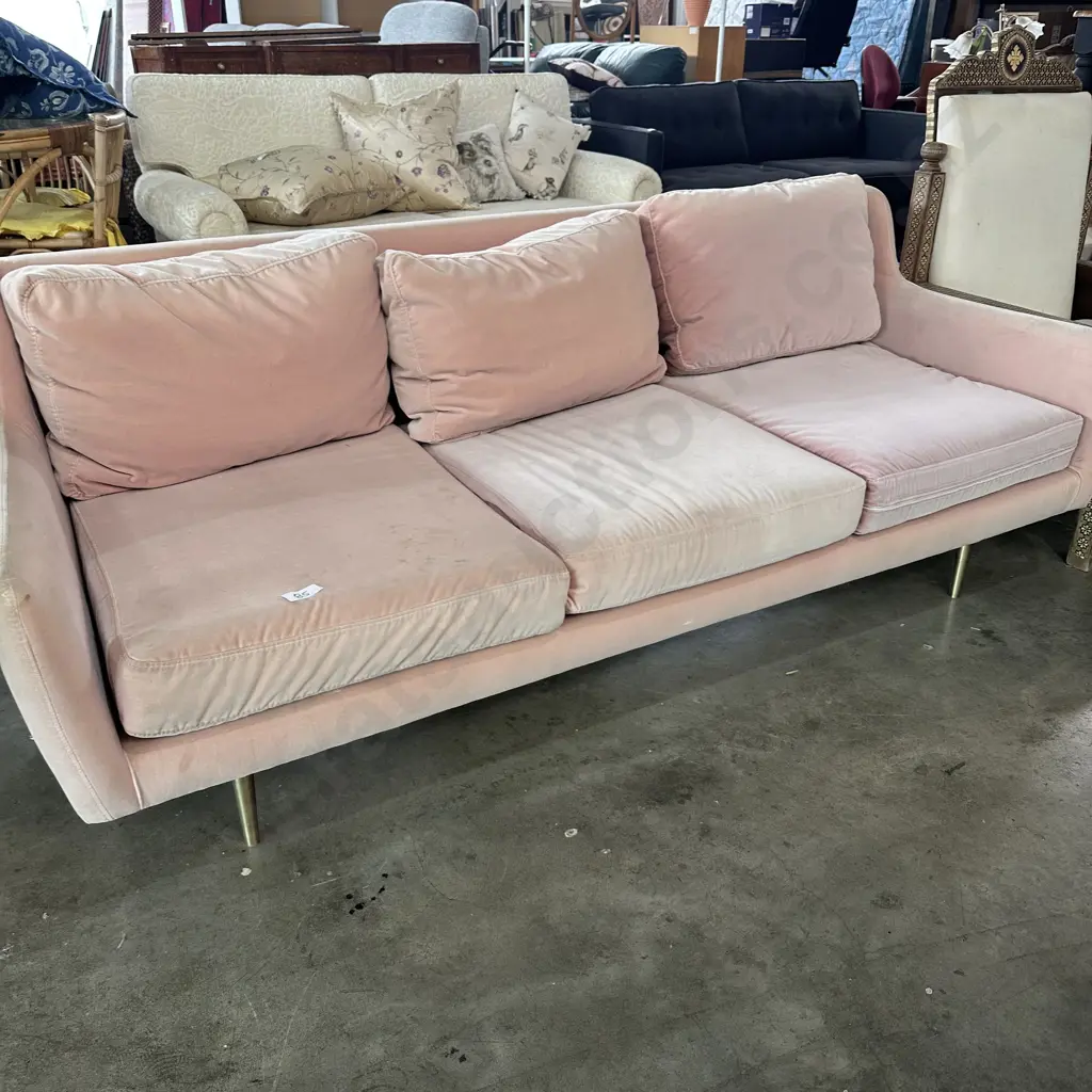 Pink sofa - needs a clean Image 1++