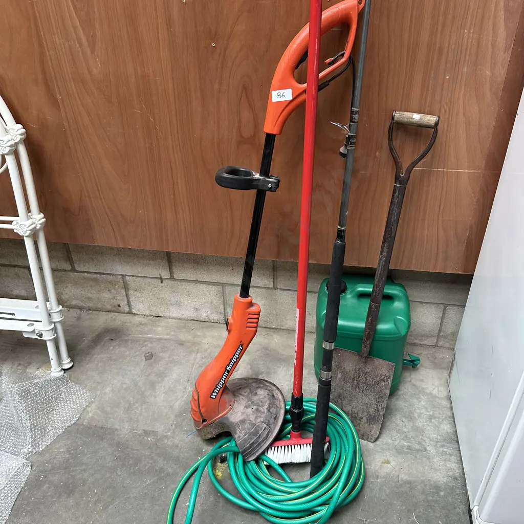 hose. washer, spade, whipper snipper Image 1++