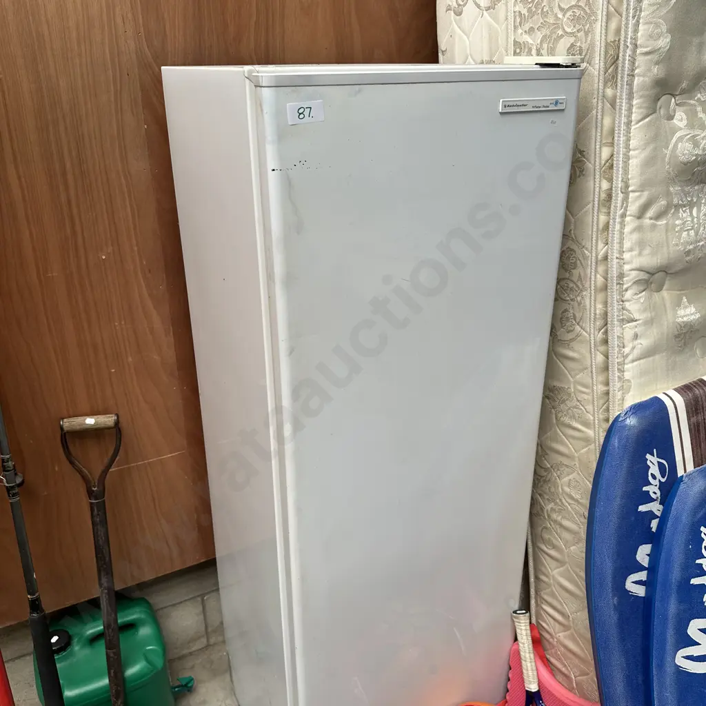 vert fridge -needs clean Image 1++