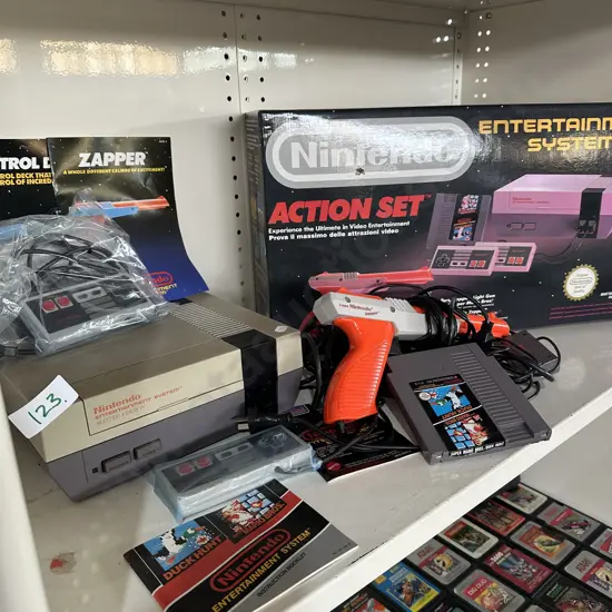 Nintendo action set excellent condition has everything inc box