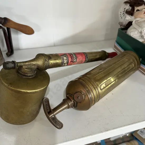 Brass sprayer and extinguisher