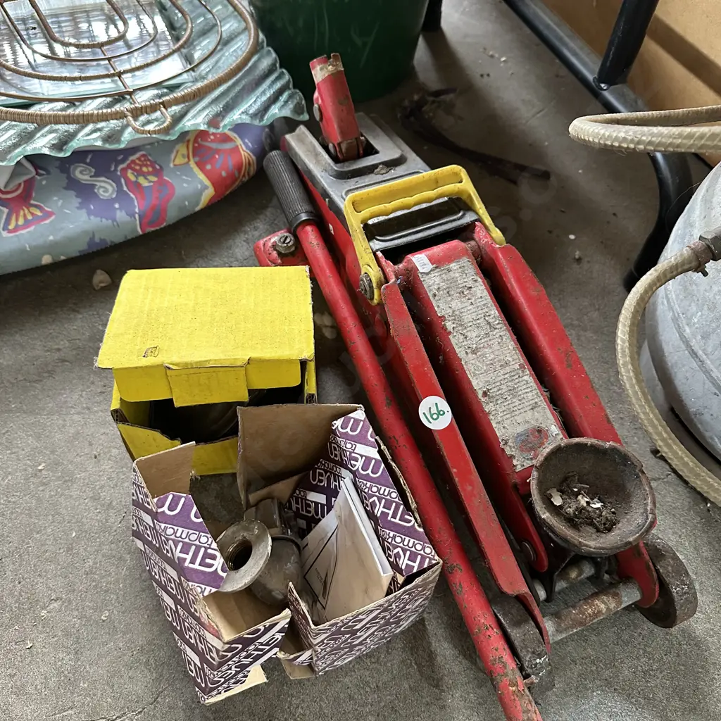 trolley jack and hardware Image 1++