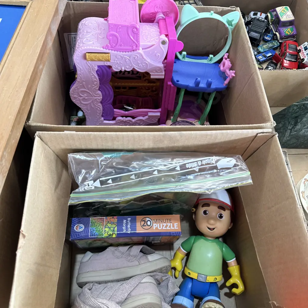 2 box toys Image 1++