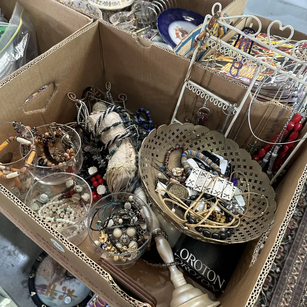 large collection costume jewellery Image 1++