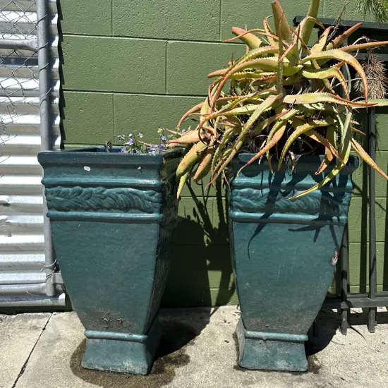 Pr large planters