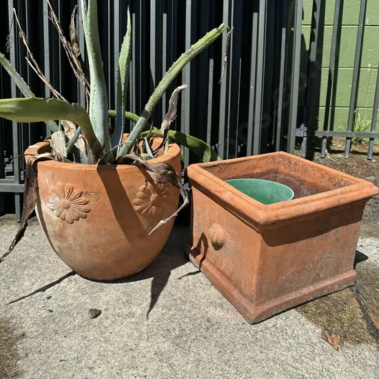 2 medium planters