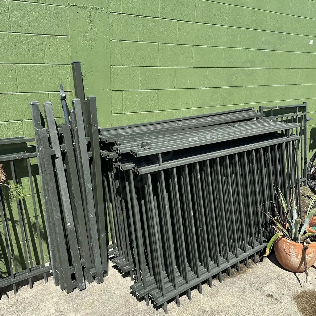 Pool fencing 17 panels plus gates and 13 posts Image 1++