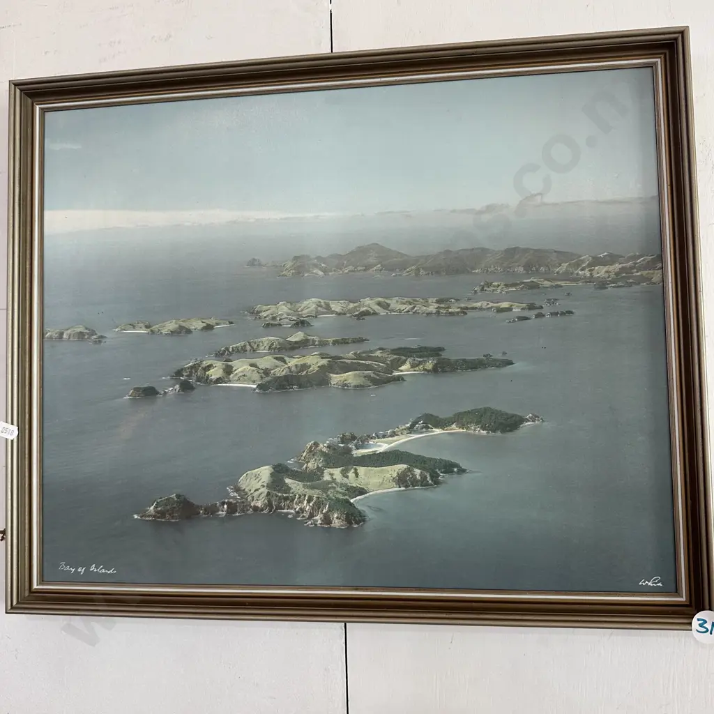 Whites "Bay of Islands" Image 1++