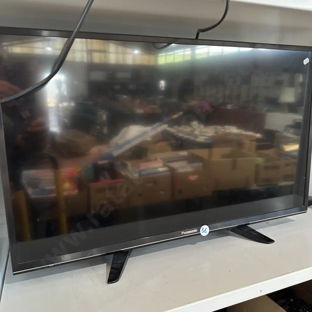 32inch Panasonic TV Image 1++