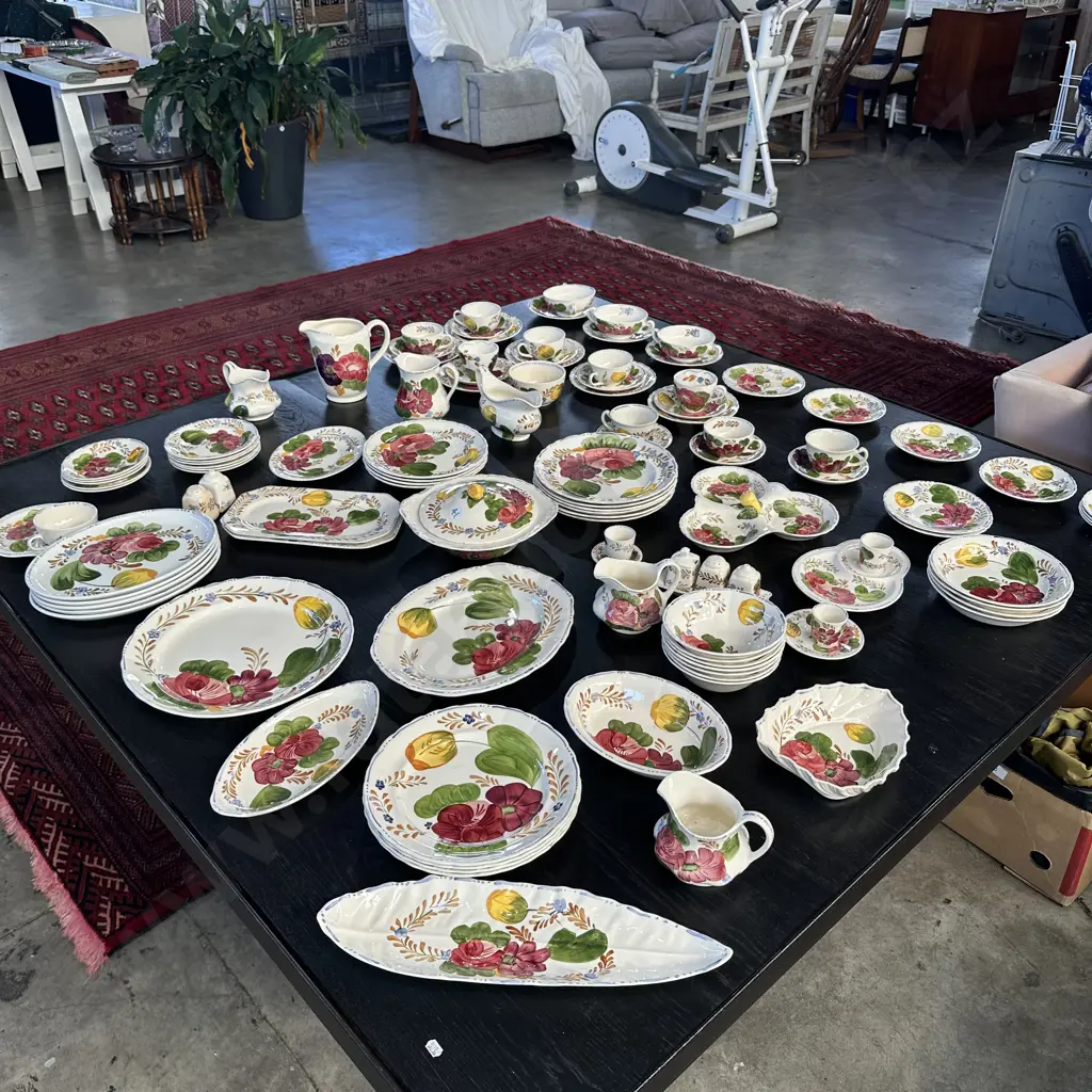 Extensive Belle Fiore dinner service Image 1++