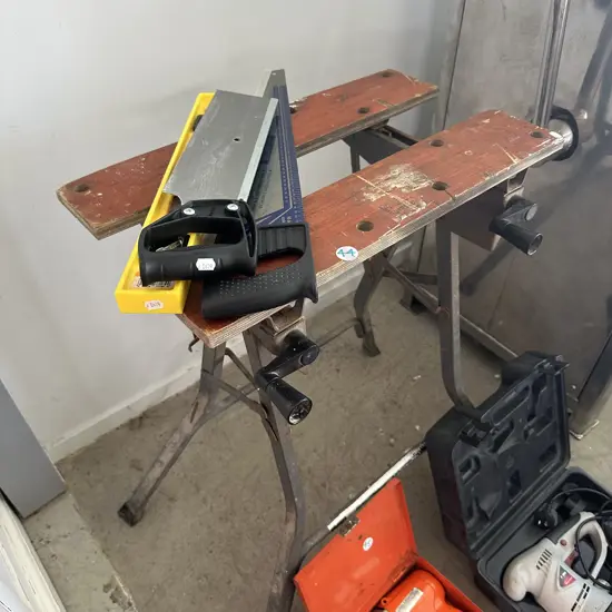 portable woodwork bench, 2 saws and level