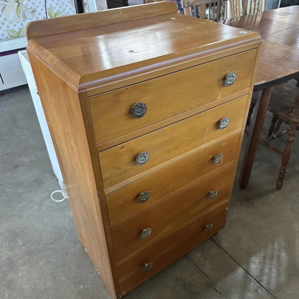 Rimu chest drawers Image 1++