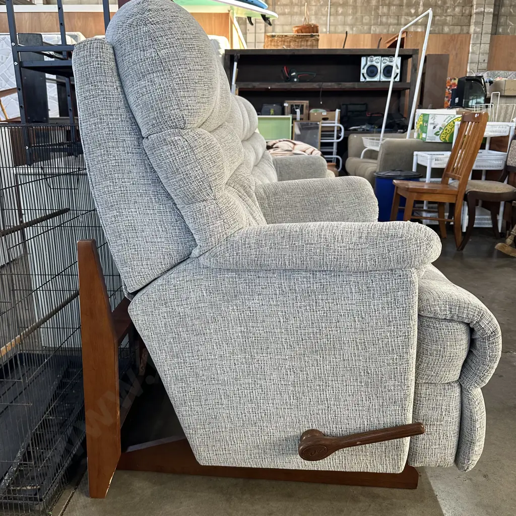 La-Z-Boy suite only 2 years old, great condition cost approx 4k new Image 1++