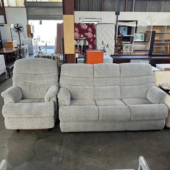 La-Z-Boy suite only 2 years old, great condition cost approx 4k new