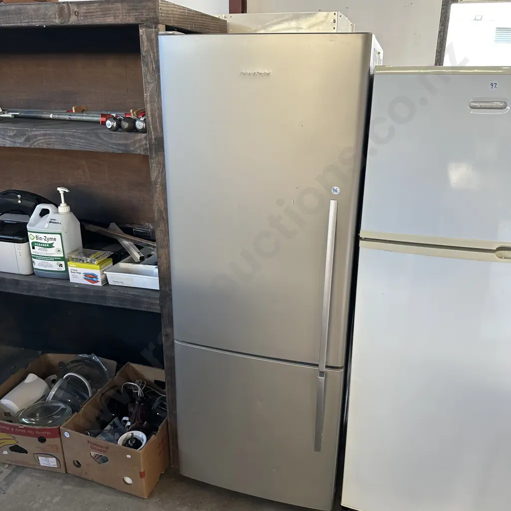 F&P fridge freezer Image 1++