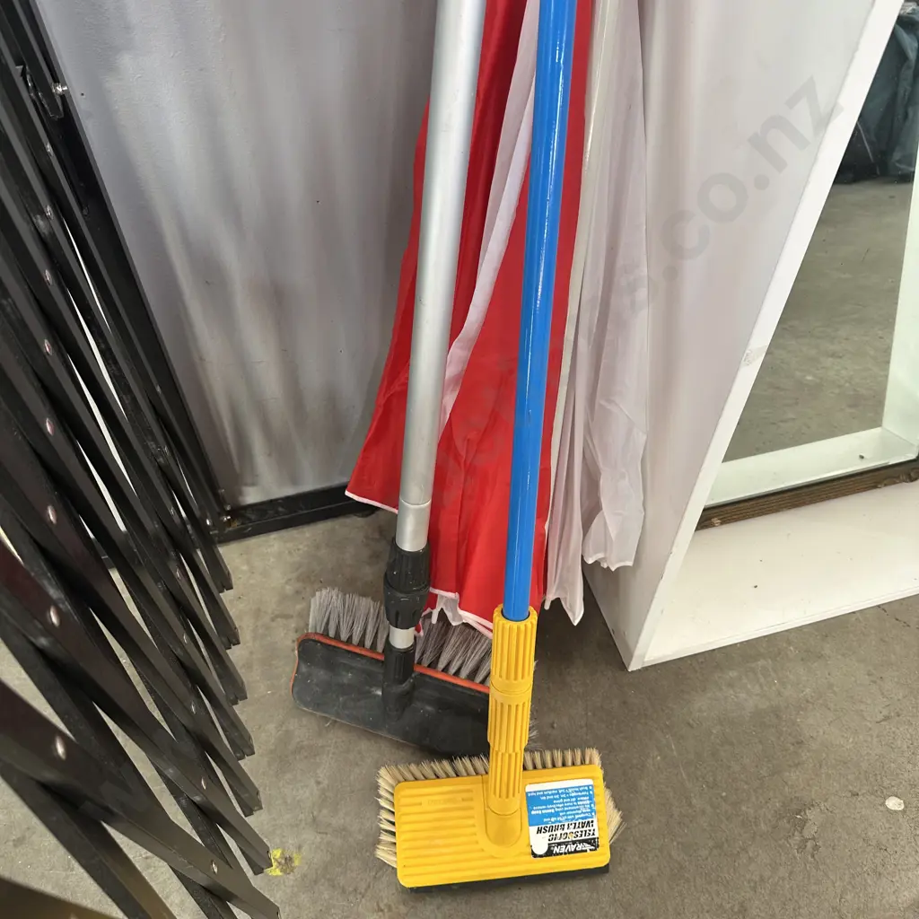2 hose brushes and umbrella Image 1++