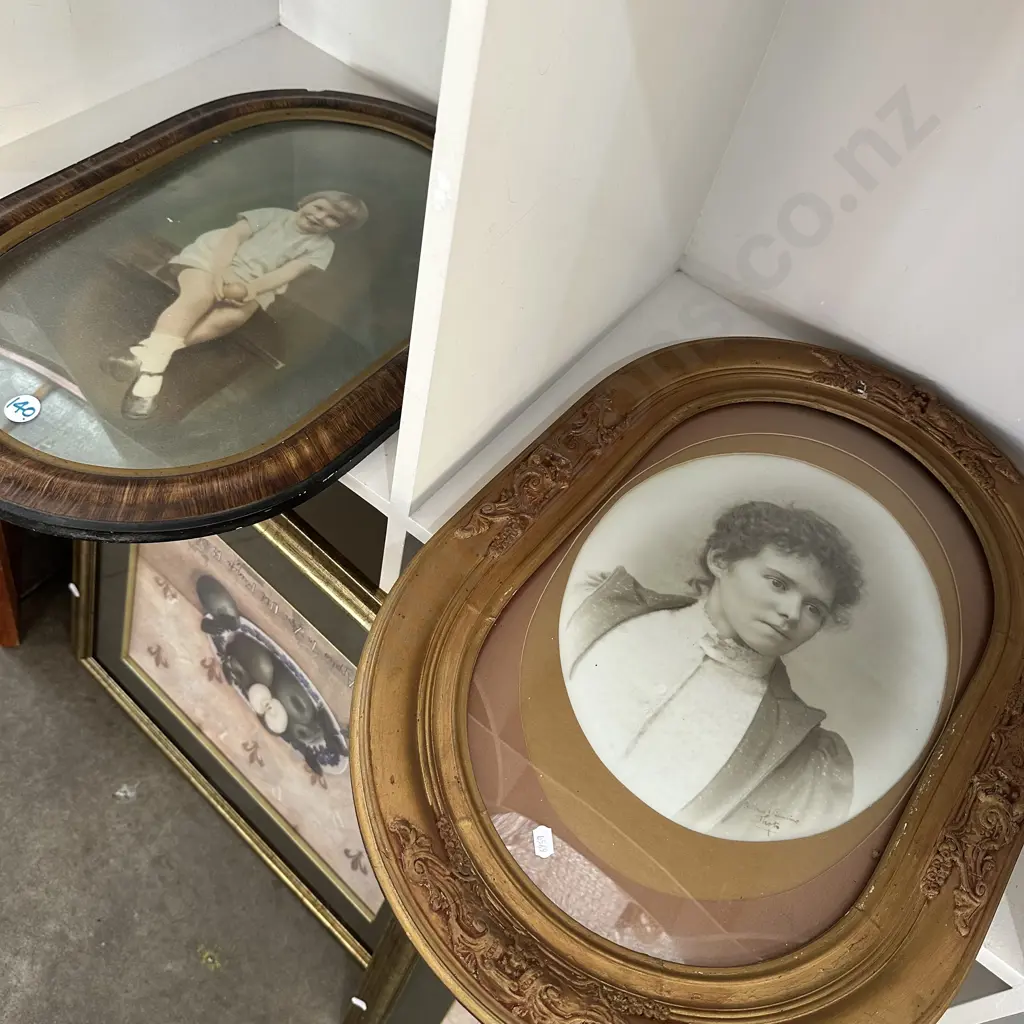 2 x antique convex glass photo frames - damage to frames Image 1++