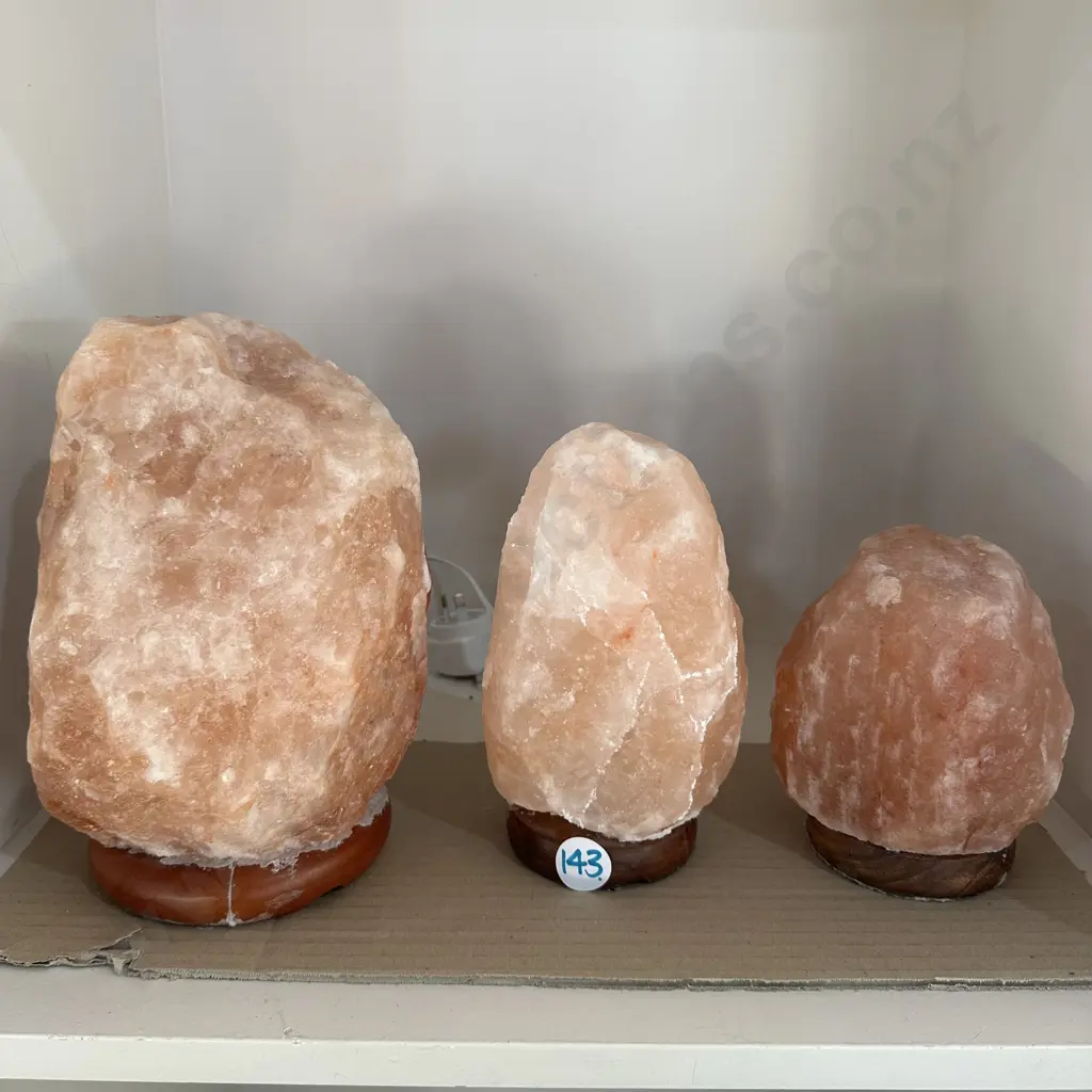 3 salt lamps - 1 wired Image 1++