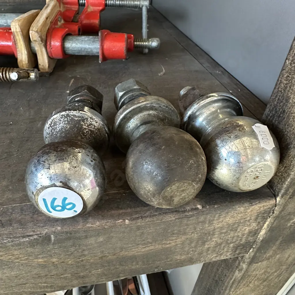 3 tow balls inc 50mm Image 1++