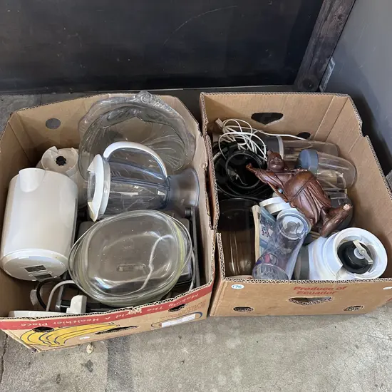 2 box blenders, nutribullet, toastie machine etc