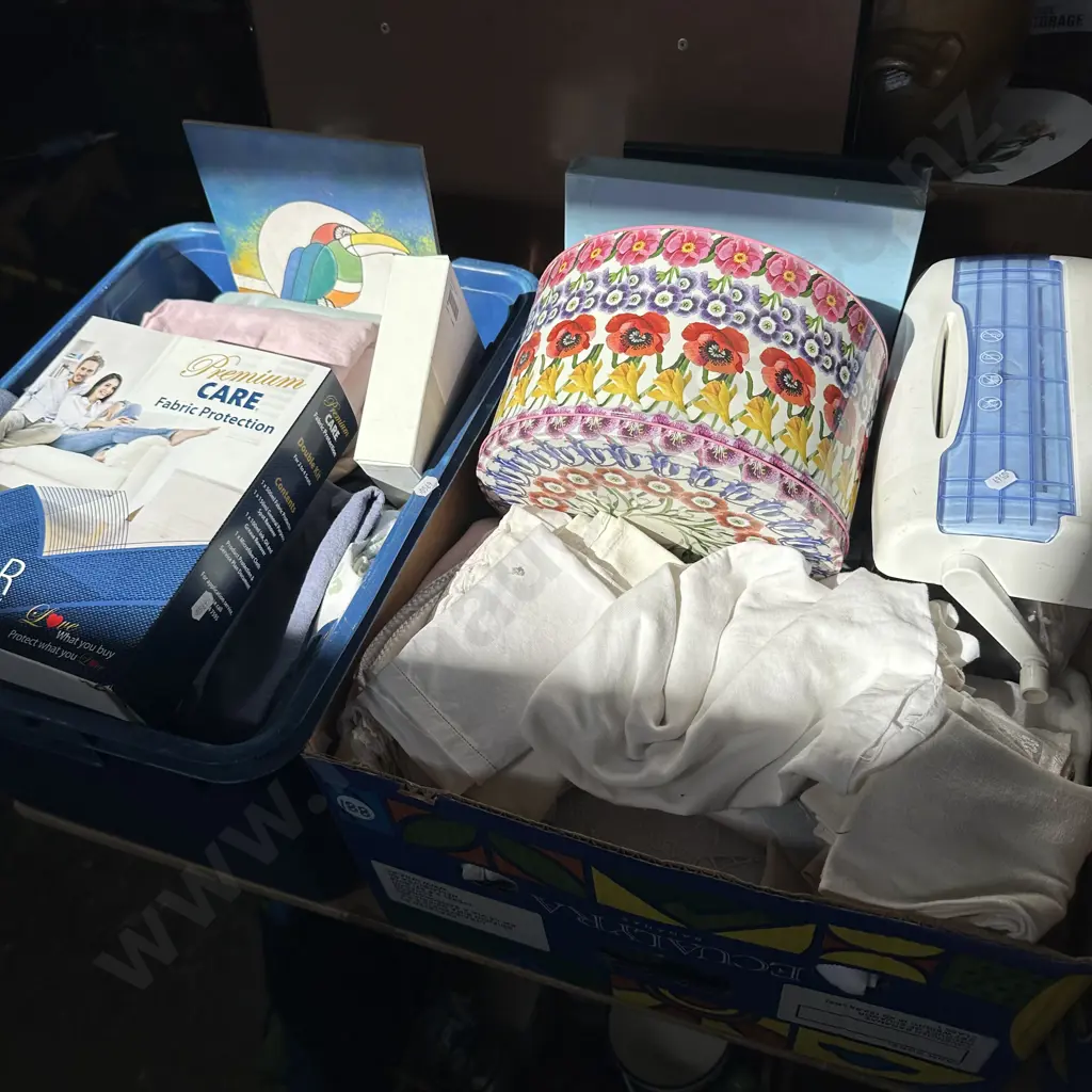 Two boxes sheets, linen, premium care fabric protection etc. Image 1++