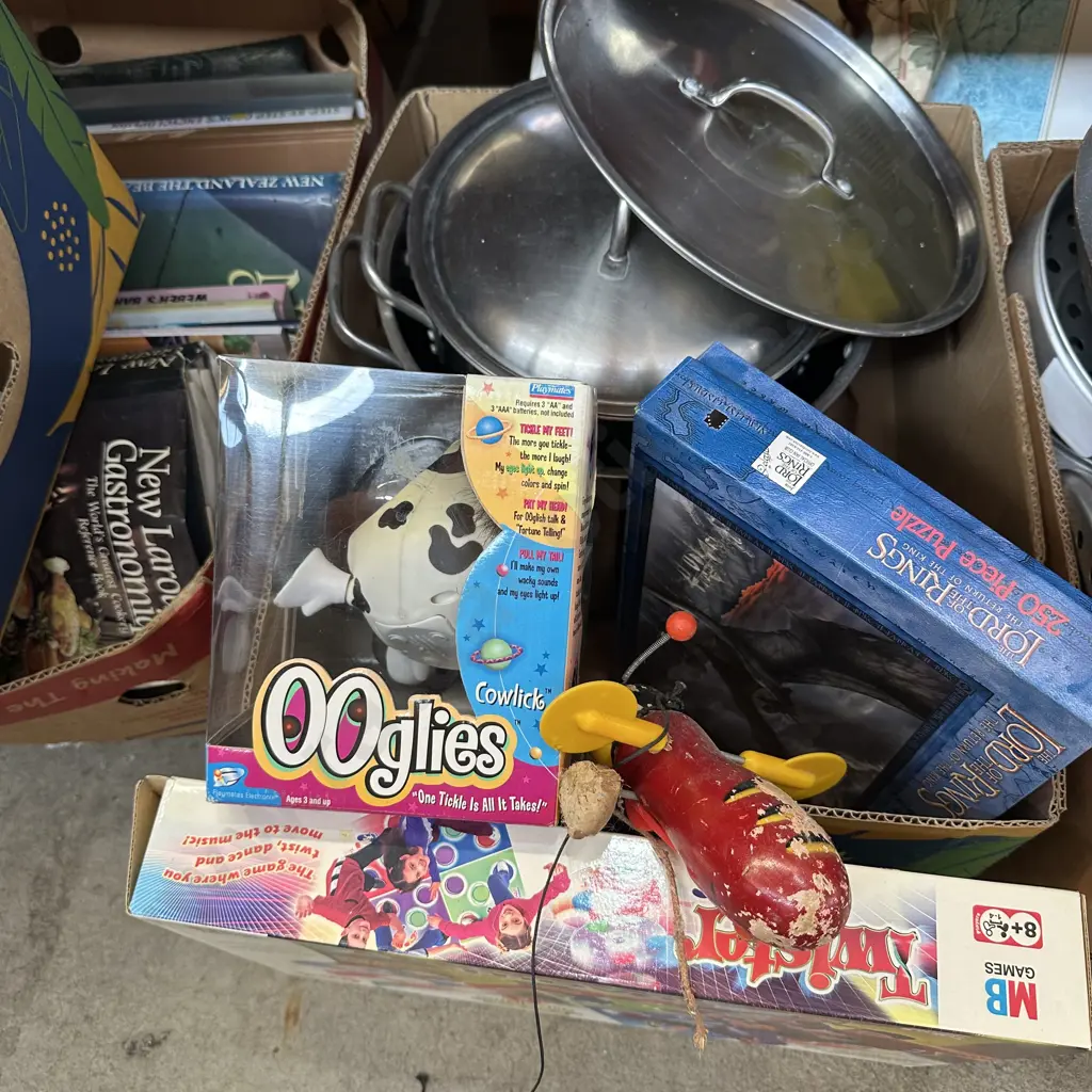 Stock pots, boxed toy, puzzle, twister etc. Image 1++