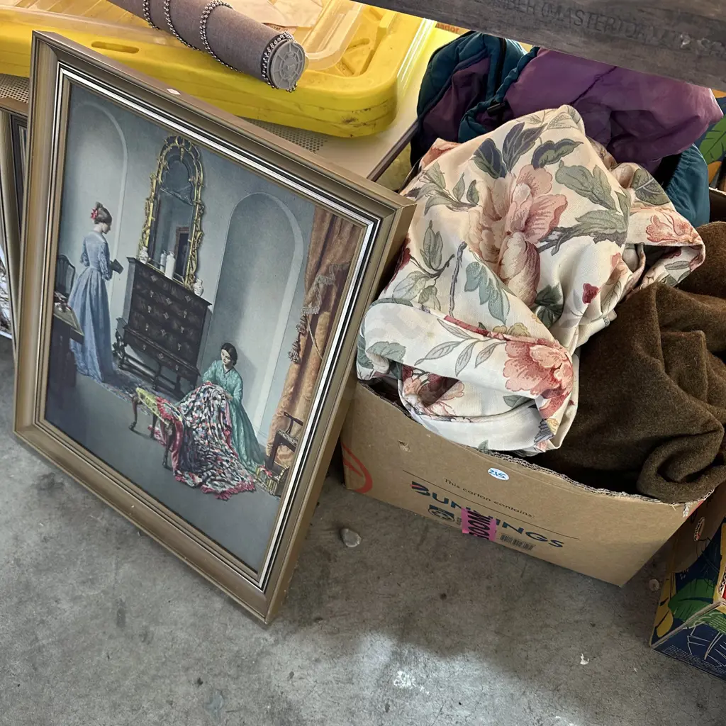 Box sleeping bag, blanket, seat covers and pictures etc. Image 1++