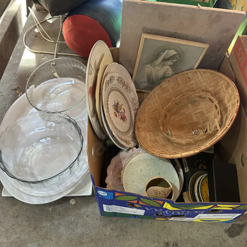 Large servers, bowls, plates, placemats etc. Image 1++