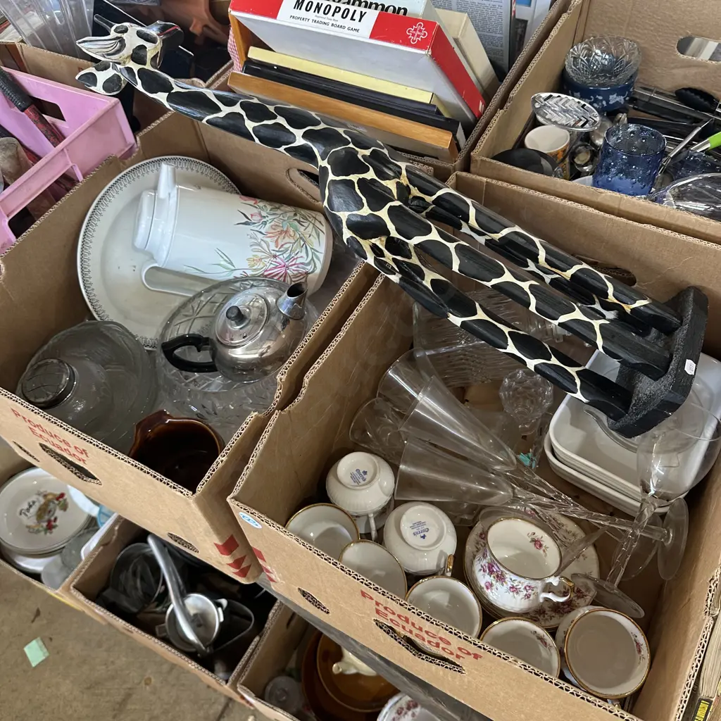 Two boxes glasses and decanter, giraffe 730mm tall Image 1++