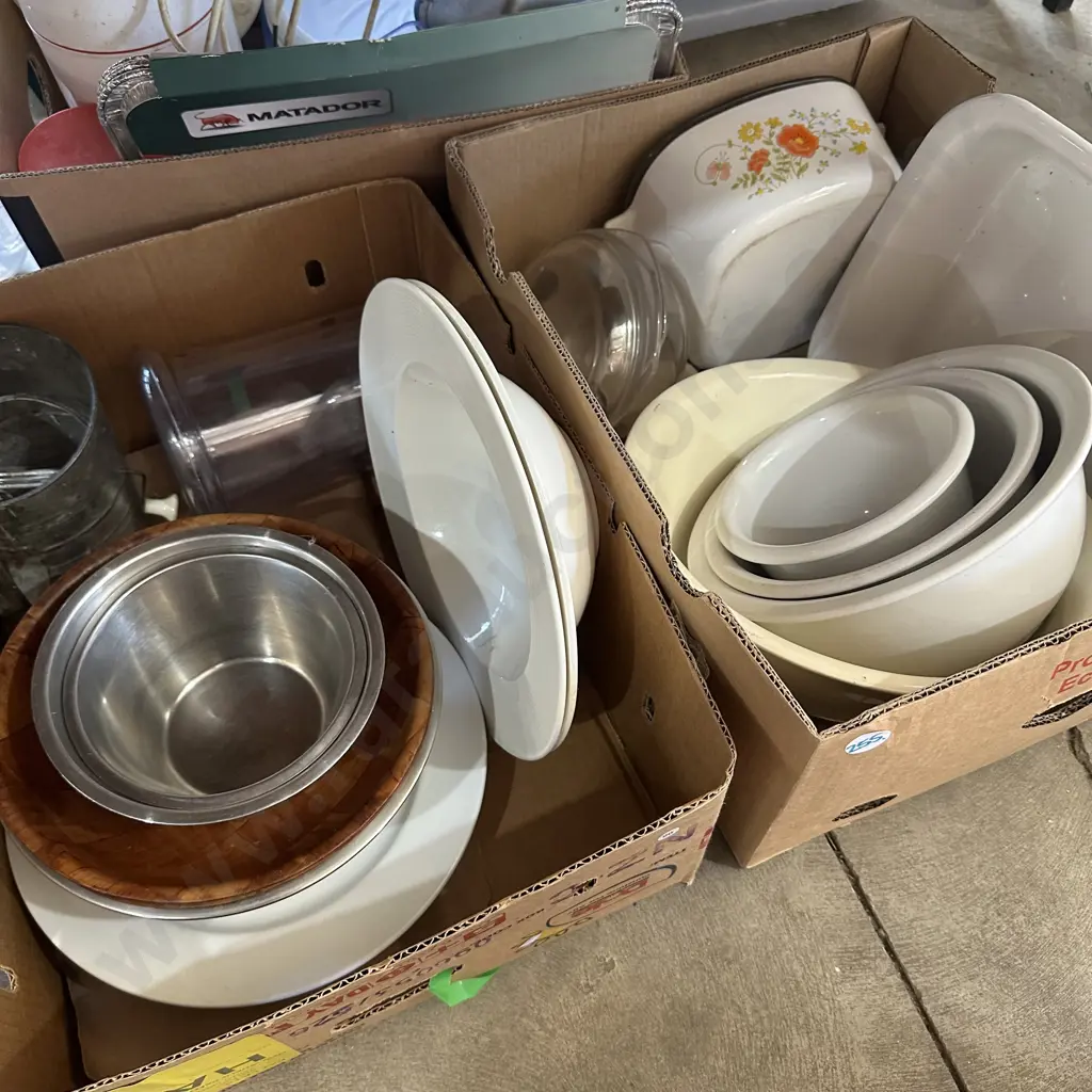 Two boxes of baking, bowls etc. Image 1++