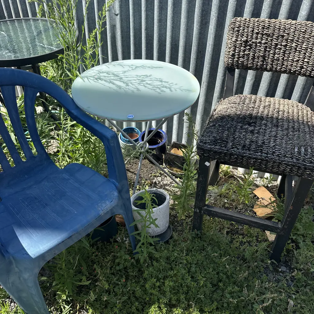 side table 2 chairs and planters Image 1++