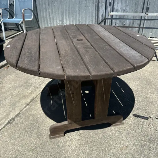 Solid round Kwila outdoor table 1000mm