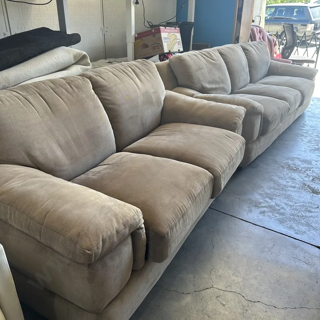 Corduroy style lounge suite - good condition Image 1++