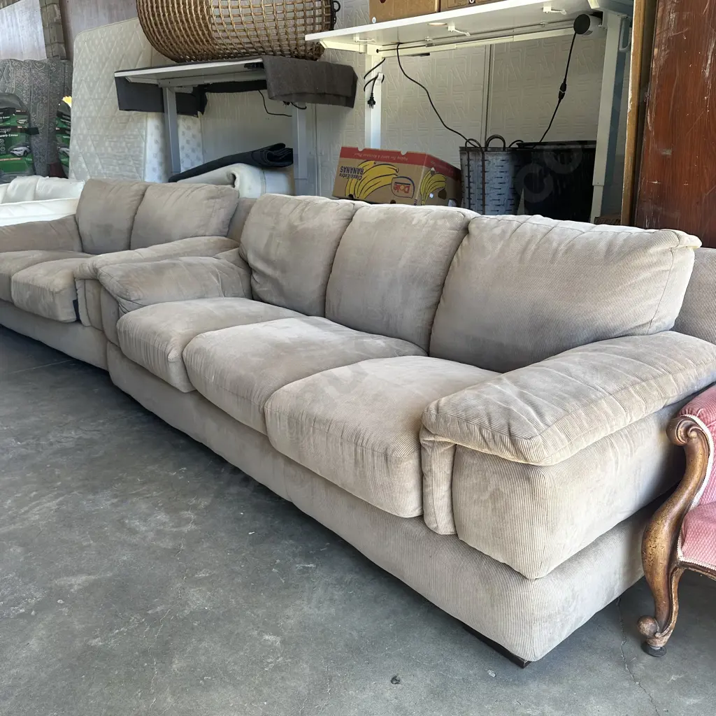 Corduroy style lounge suite - good condition Image 1++