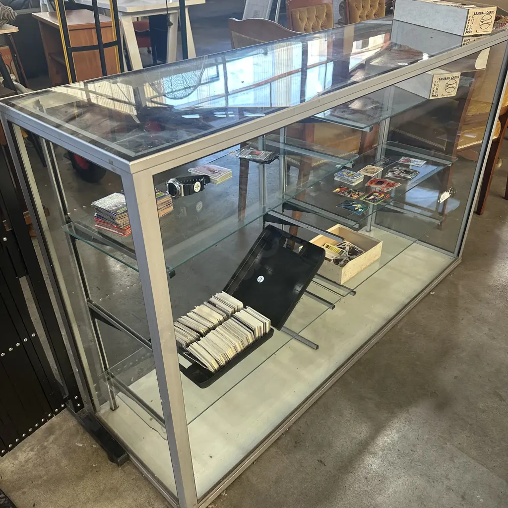 Glass display case Image 1++