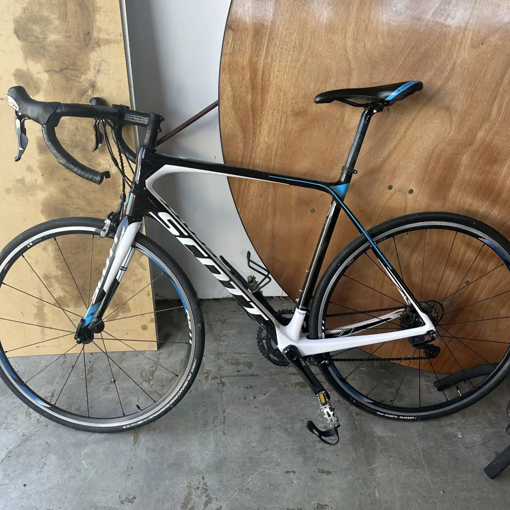 Scott Solace road bike Image 1++