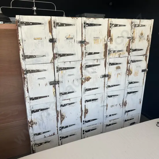 Large wooden pigeon unit