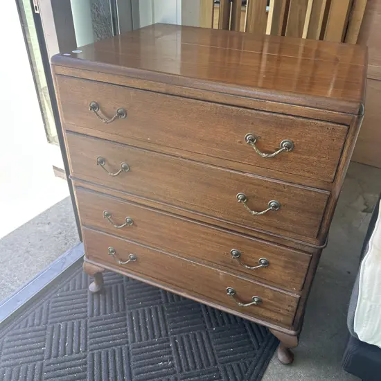 Solid chest drawers