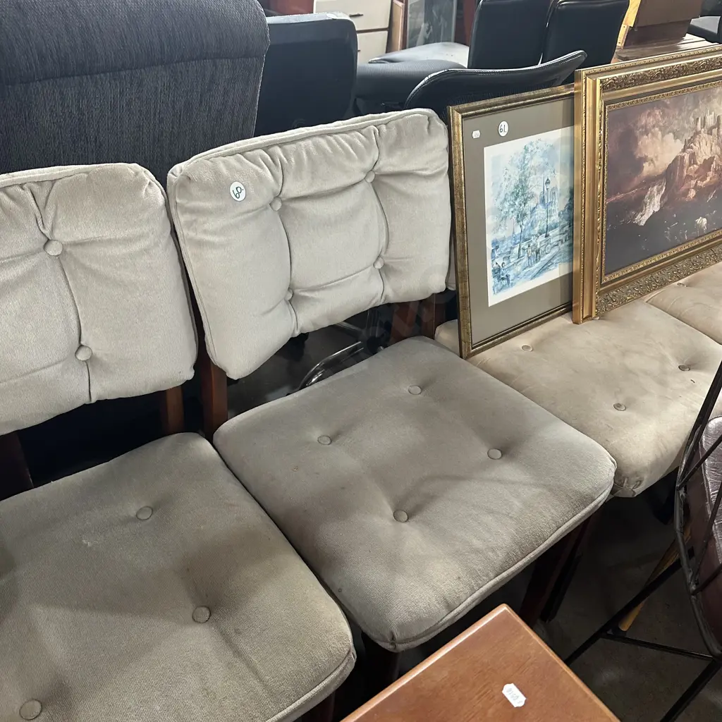 4 padded chairs - average Image 1++