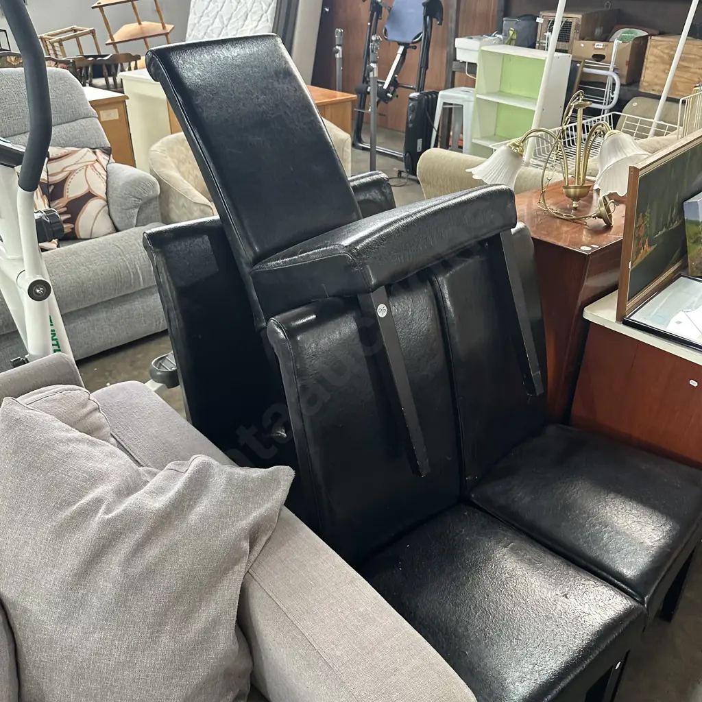 5 average dining chairs (2 wobbly legs) Image 1++