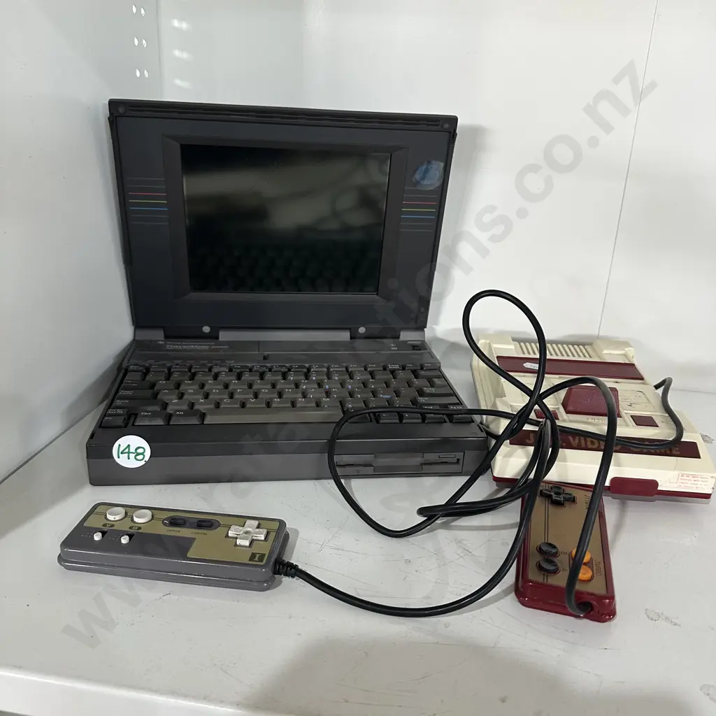 vintage laptop and JLB video game Image 1++